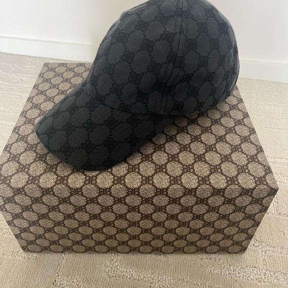 Gucci x Balenciaga The Hacker Project Cap
Charcoal Grey - Picture 3 of 6